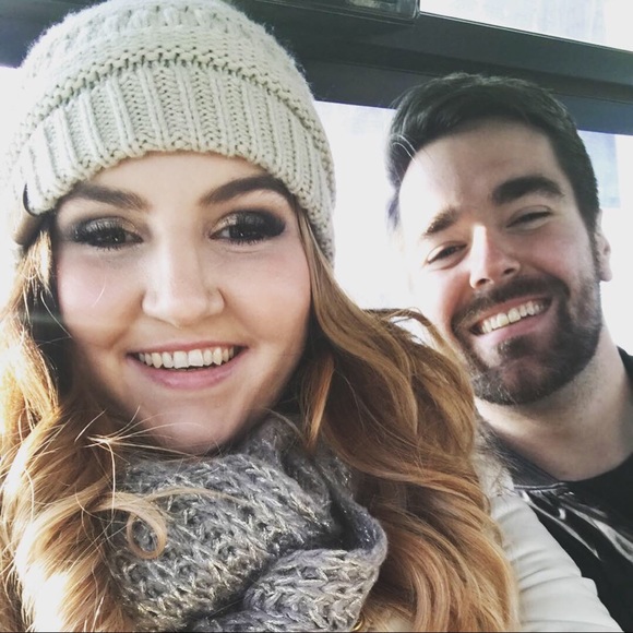 Meet your Posher, Kendall - Picture 1 of 1